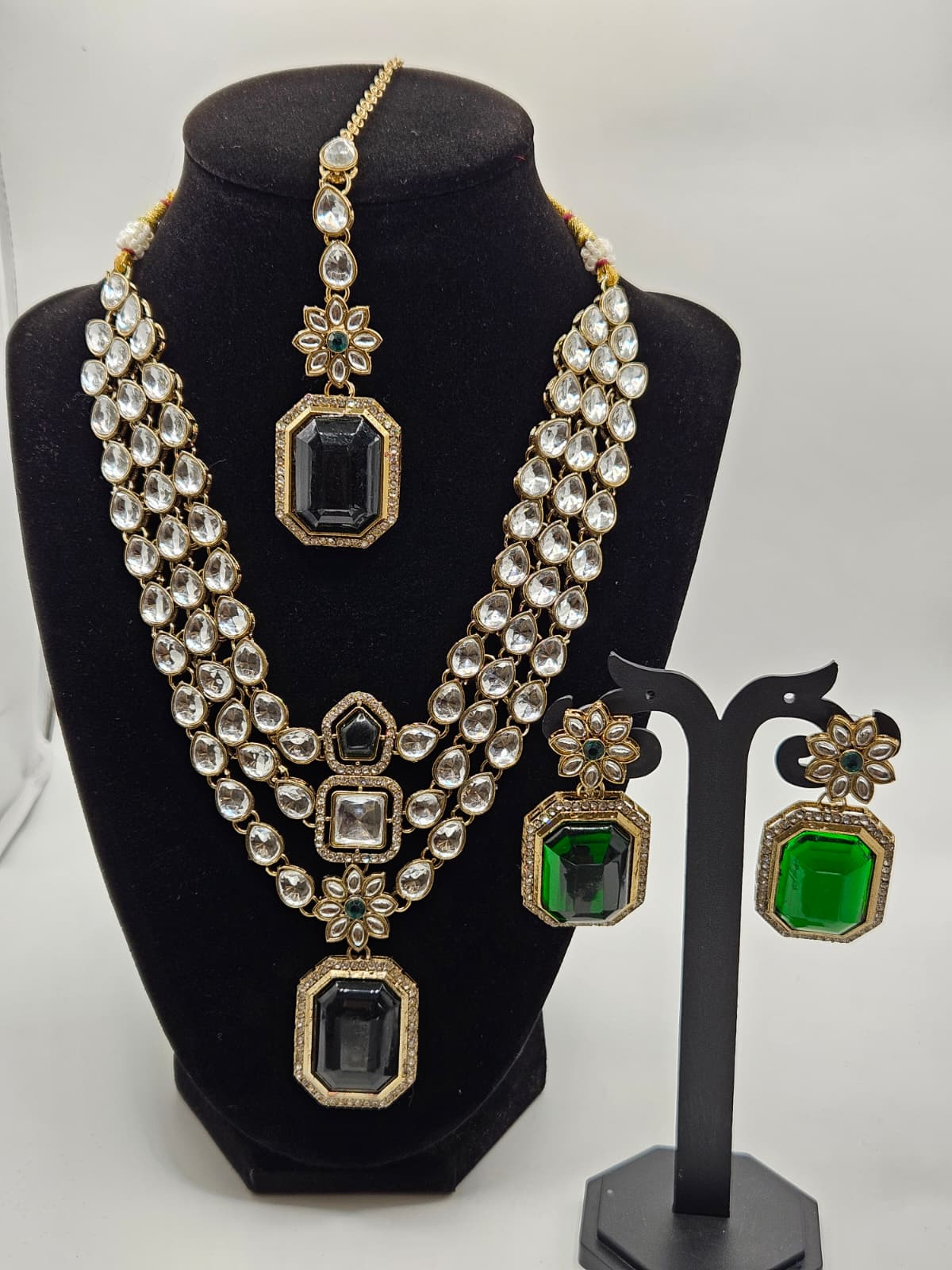 Green Kundan Necklace Set with Maang Tikka & Earrings