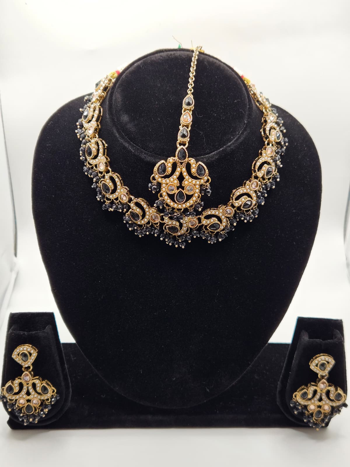 Black & Gold Kundan Necklace Set with Earrings & Maang Tikka