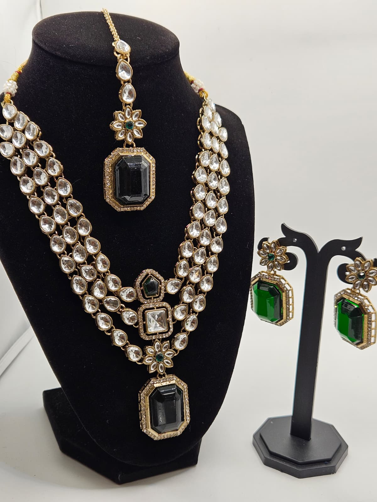 Green Kundan Necklace Set with Maang Tikka & Earrings