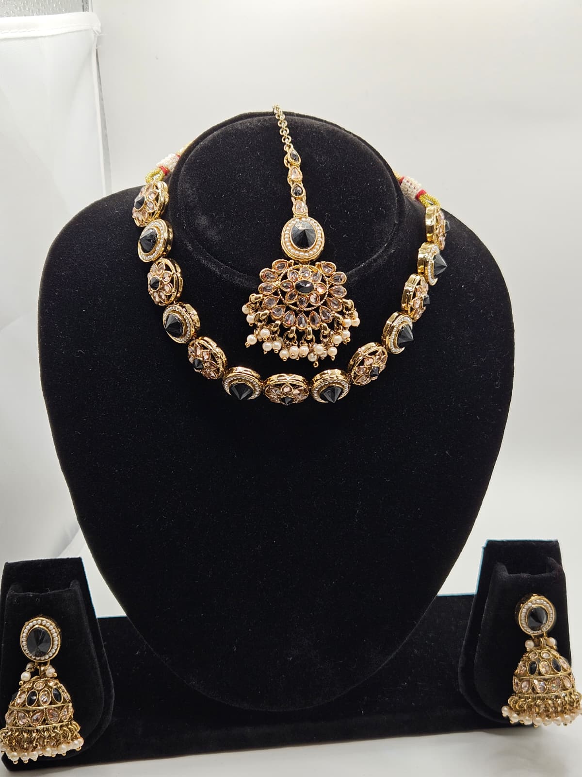 Black Kundan Necklace Set with Earrings & Maang Tikka
