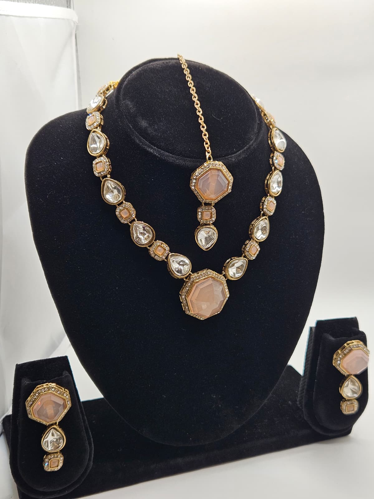 Peach Kundan Necklace Set with Earrings & Maang Tikka