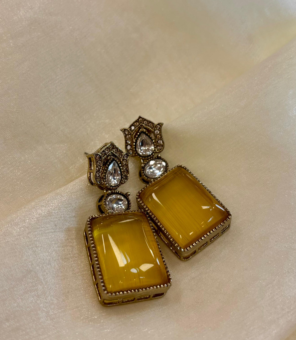 Antique Gold Kundan Necklace Set with Statement Amber Pendant