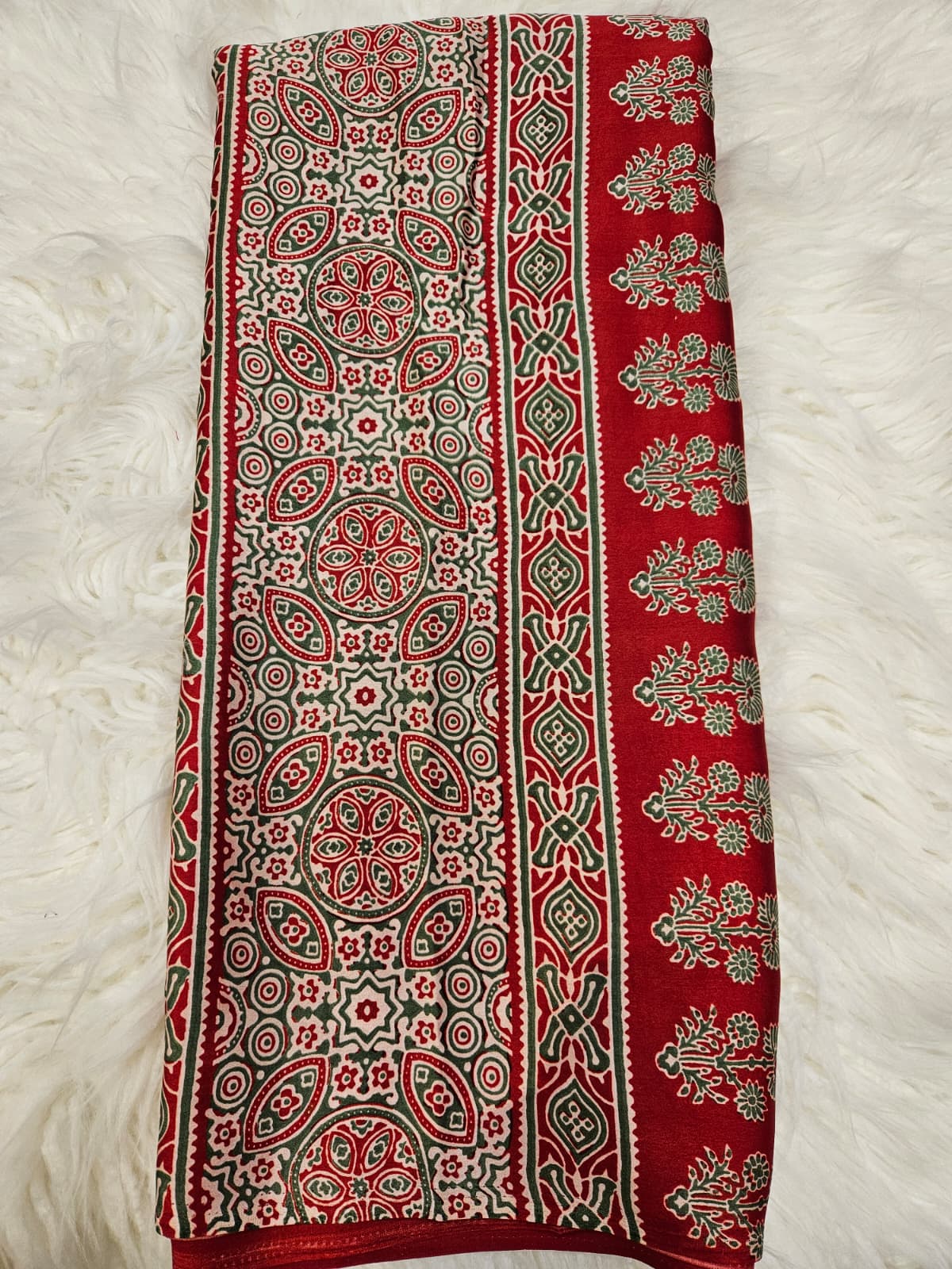 Maroon Silk Designer Blouse with Traditional Printed Saree – Classic Ethnic Saree Set