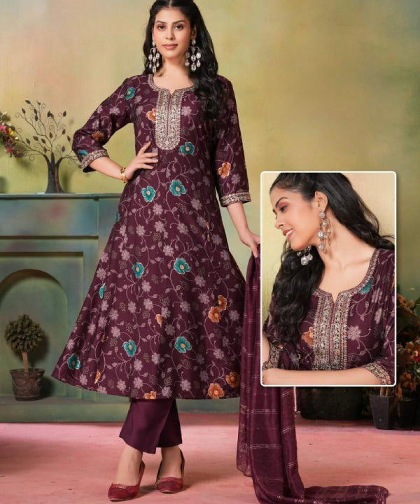 Elegant Floral Embroidered Kurti Set