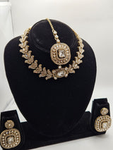 Elegant Kundan Necklace Set with Earrings & Maang Tikka