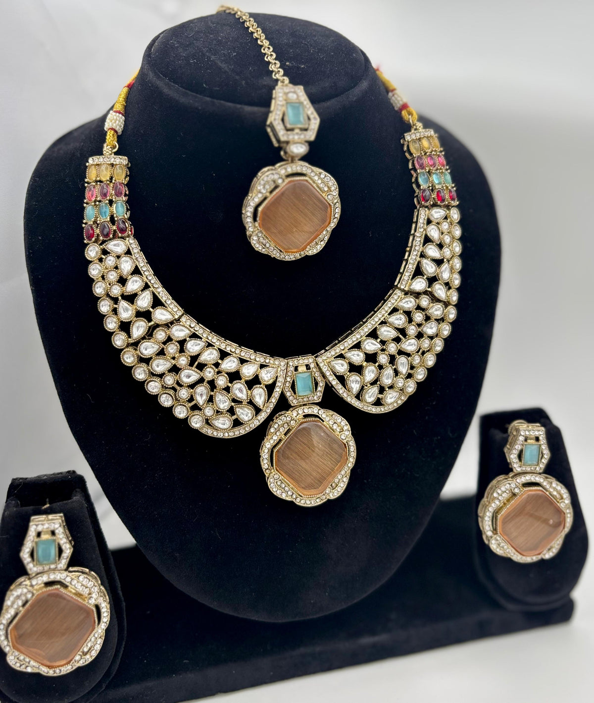 Elegant Antique Gold Statement Necklace Set with Multicolor Stone Accents