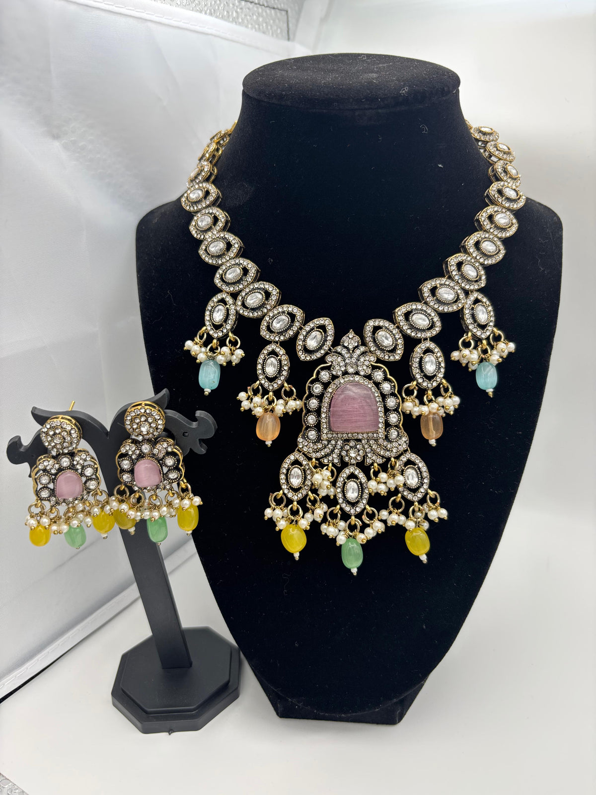 Elegant Antique Gold Statement Necklace Set with Multicolor Stone Accents